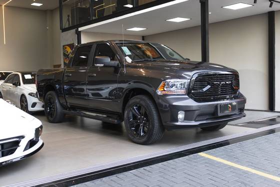RAM CLASSIC 5.7 V8 GASOLINA LARAMIE NIGHT EDITION CD 4X4 AUTOMÁTICO RAM CLASSIC 5.7 V8 GASOLINA LARAMIE NIGHT EDITION CD 4X4 AUTOMÁTICO
